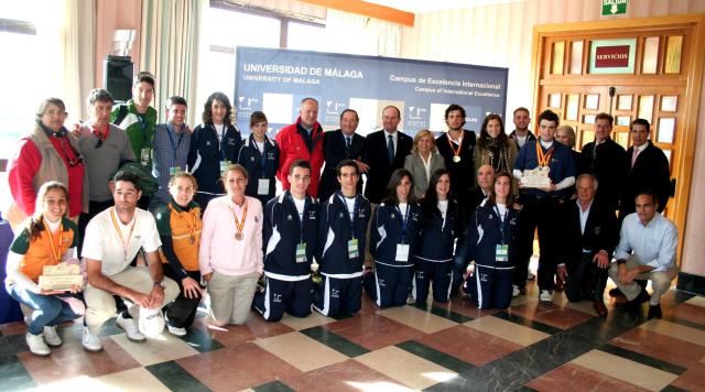 autoridades%20y%20ganadores%20en%20la%20foto%20de%20familia_jpg.jpg